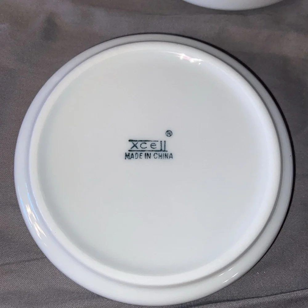 Like new Xcell ceramic dipping dishes set of 4 round 4” diameter